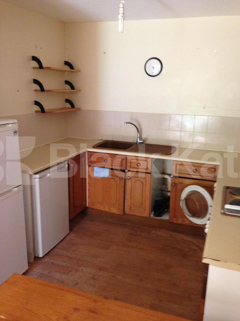 			4 Bedroom, 1 bath, 1 reception Flat			 Portland Road, Seven Sisters